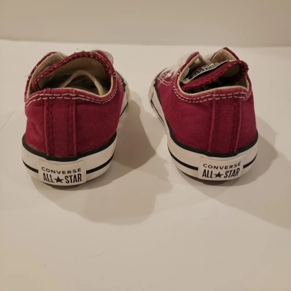 Converse size 5 babies sneakers one star chuck Taylor wine maroon color